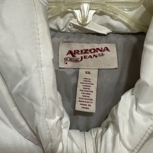 Women’s XXL white puffer vest